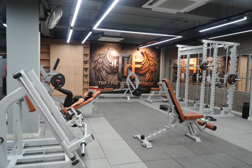 Main training floor with the THF wall