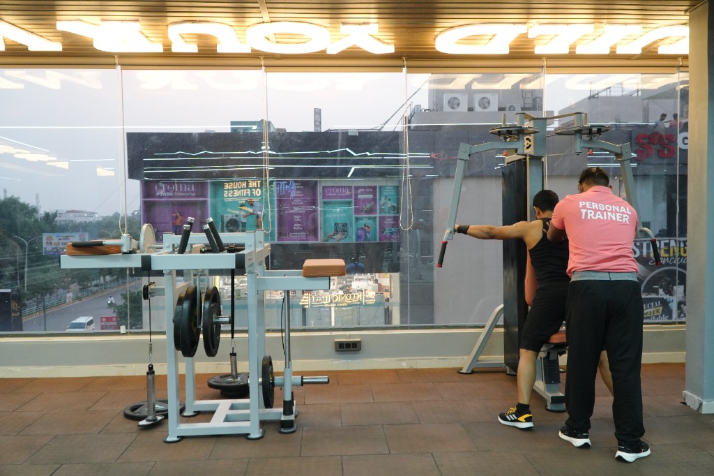 Personal trainer coaching a member